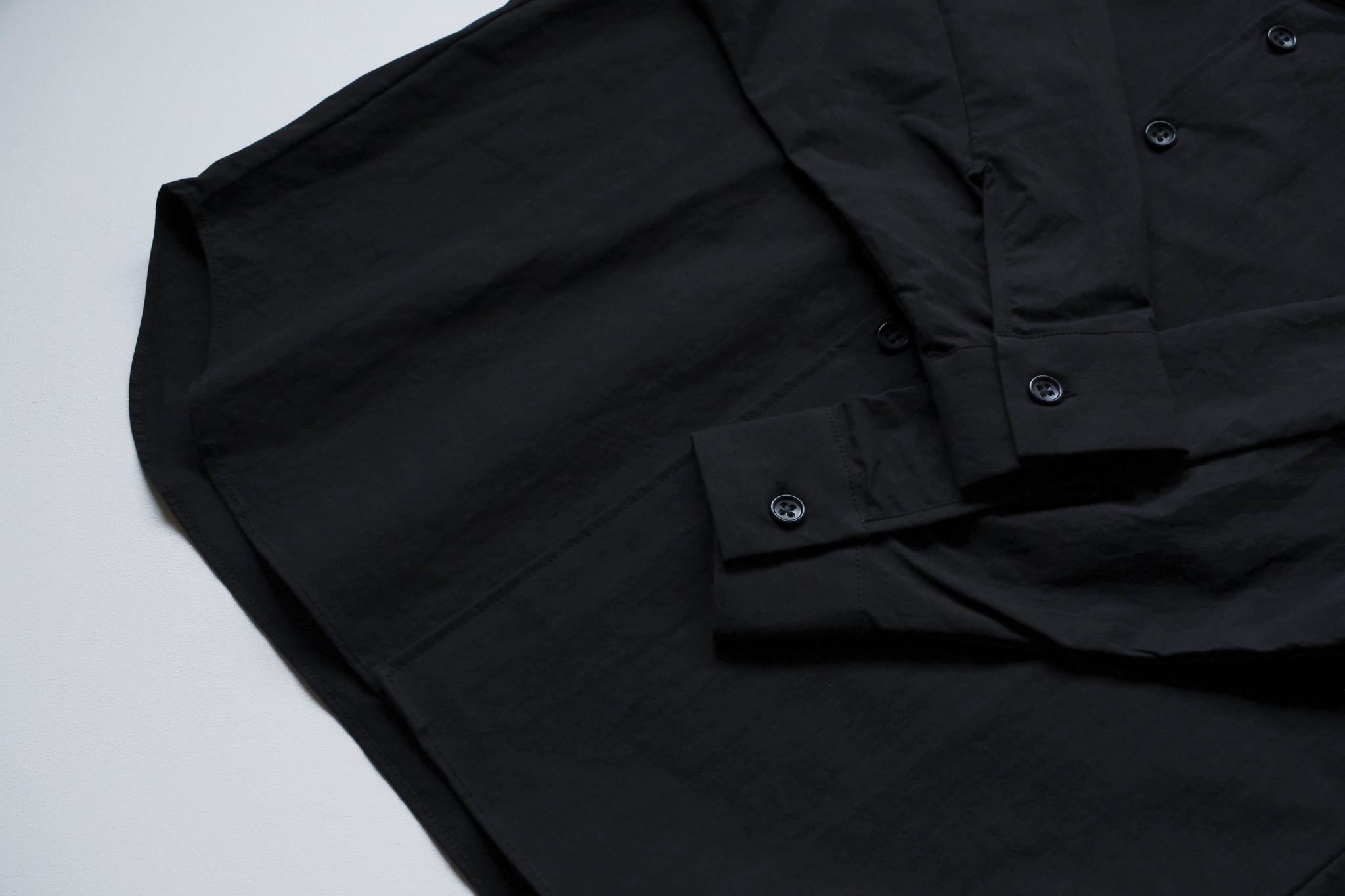 MAN-TLE SHIRT R0S8 Black Weather