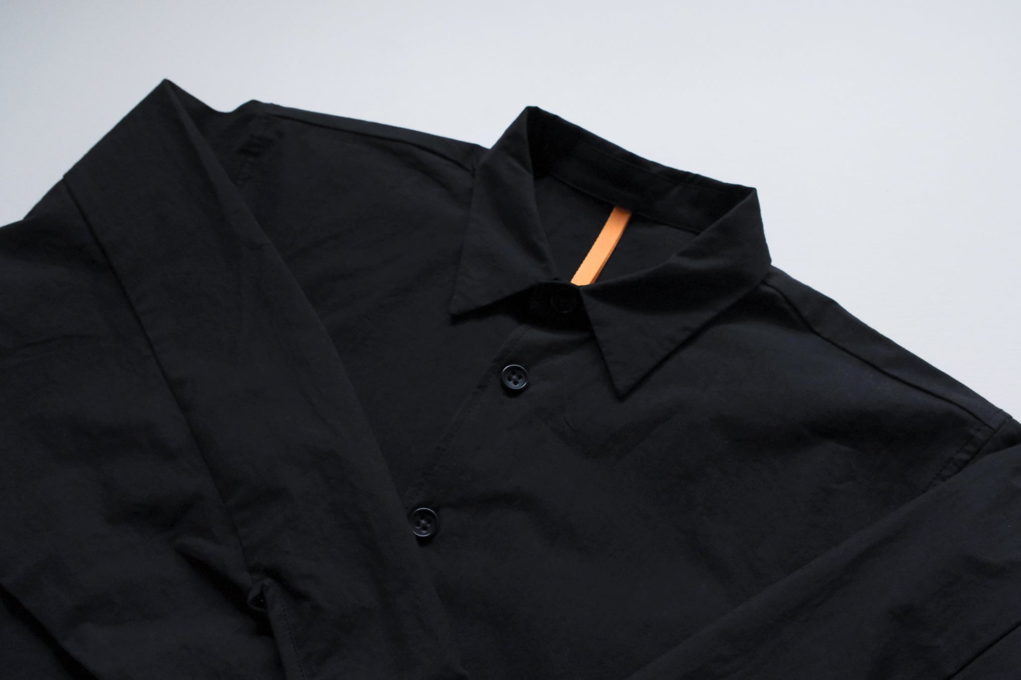 MAN-TLE SHIRT R0S8 Black Weather