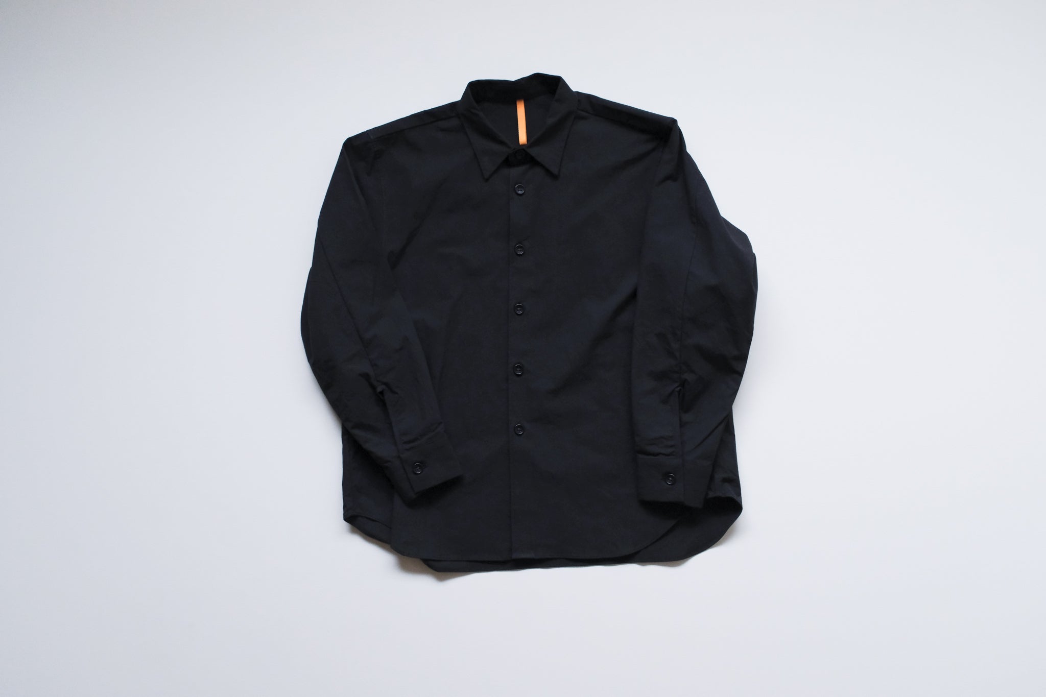 MAN-TLE SHIRT R0S8 Black Weather