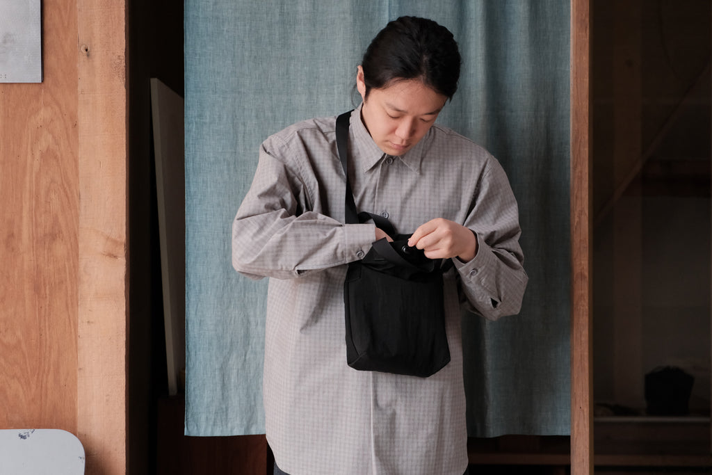 MAN-TLE R0B1 "MINI TOTE" BLACK NYLON
