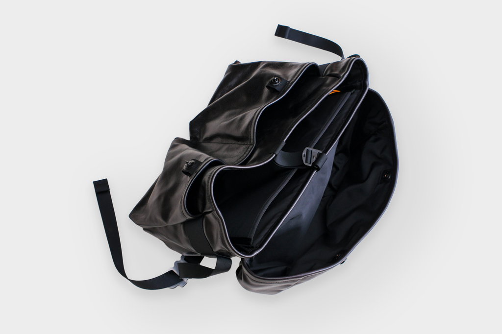 MAN-TLE  R20G4 "Mini Messenger" Black Hide