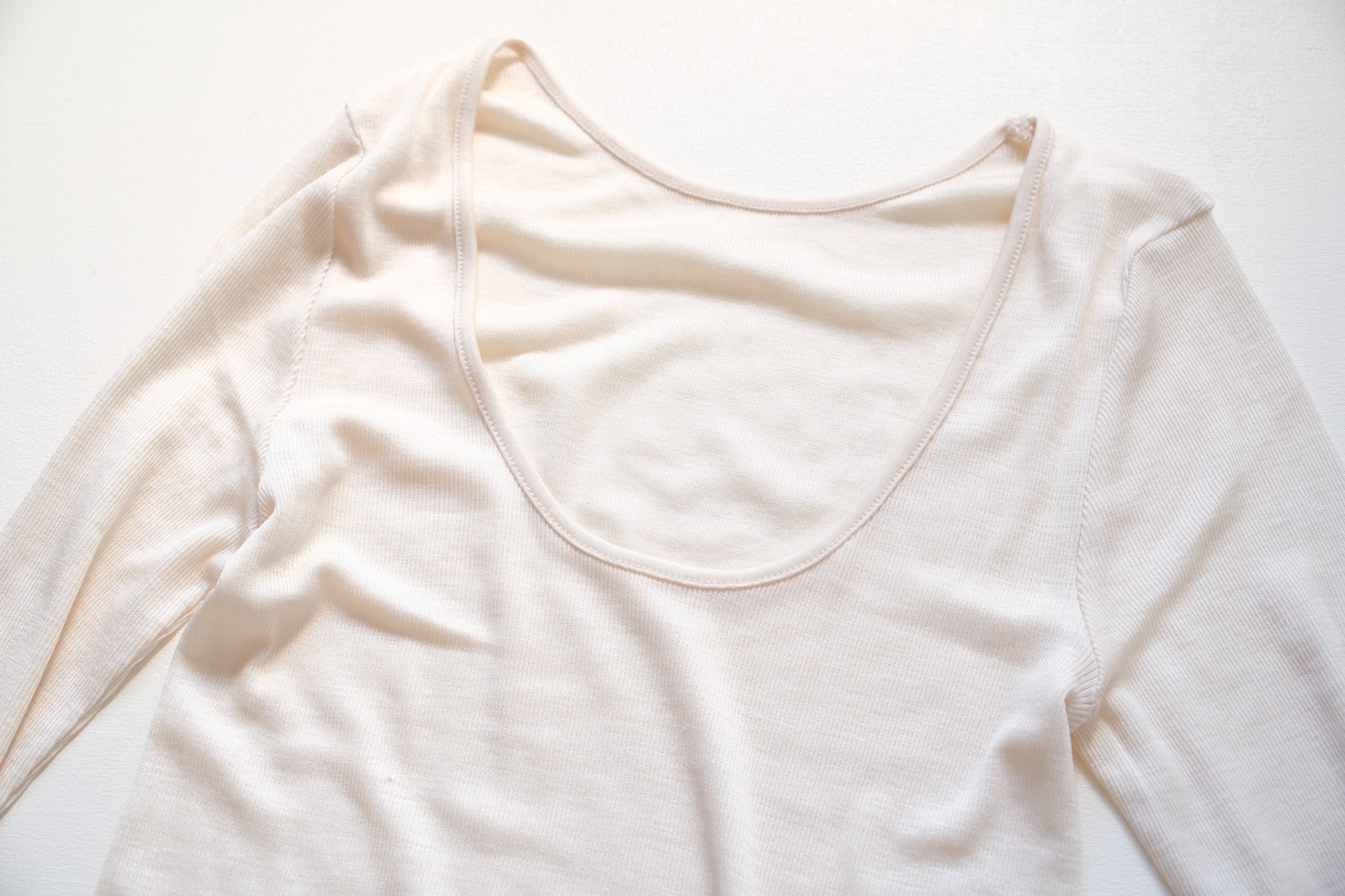 MALU OLIVIA - Deep U-neck long sleeve