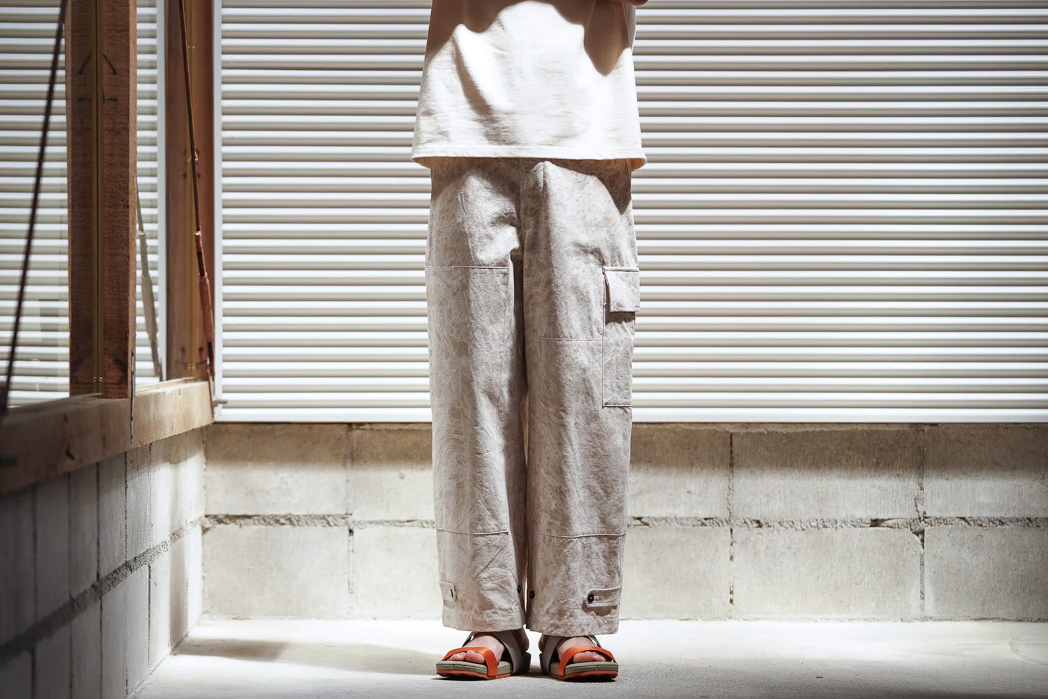 amachi. Double Knee Cargo Pants Suminagashi - Off White×White