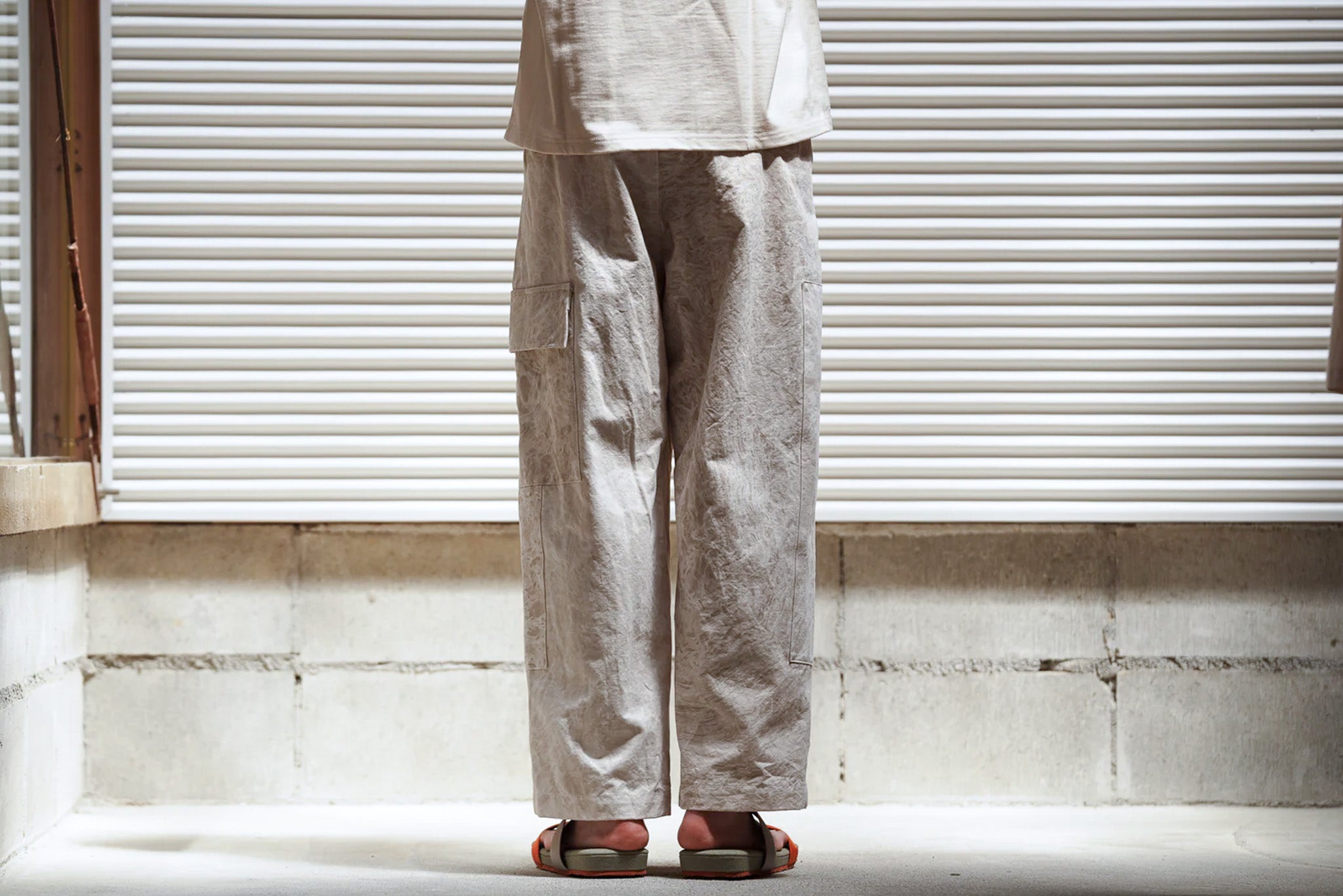 あ*る様 amachi. Double Knee Cargo Pants 4 amachi. Double Knee Cargo Pants Suminagashi - Off White×White