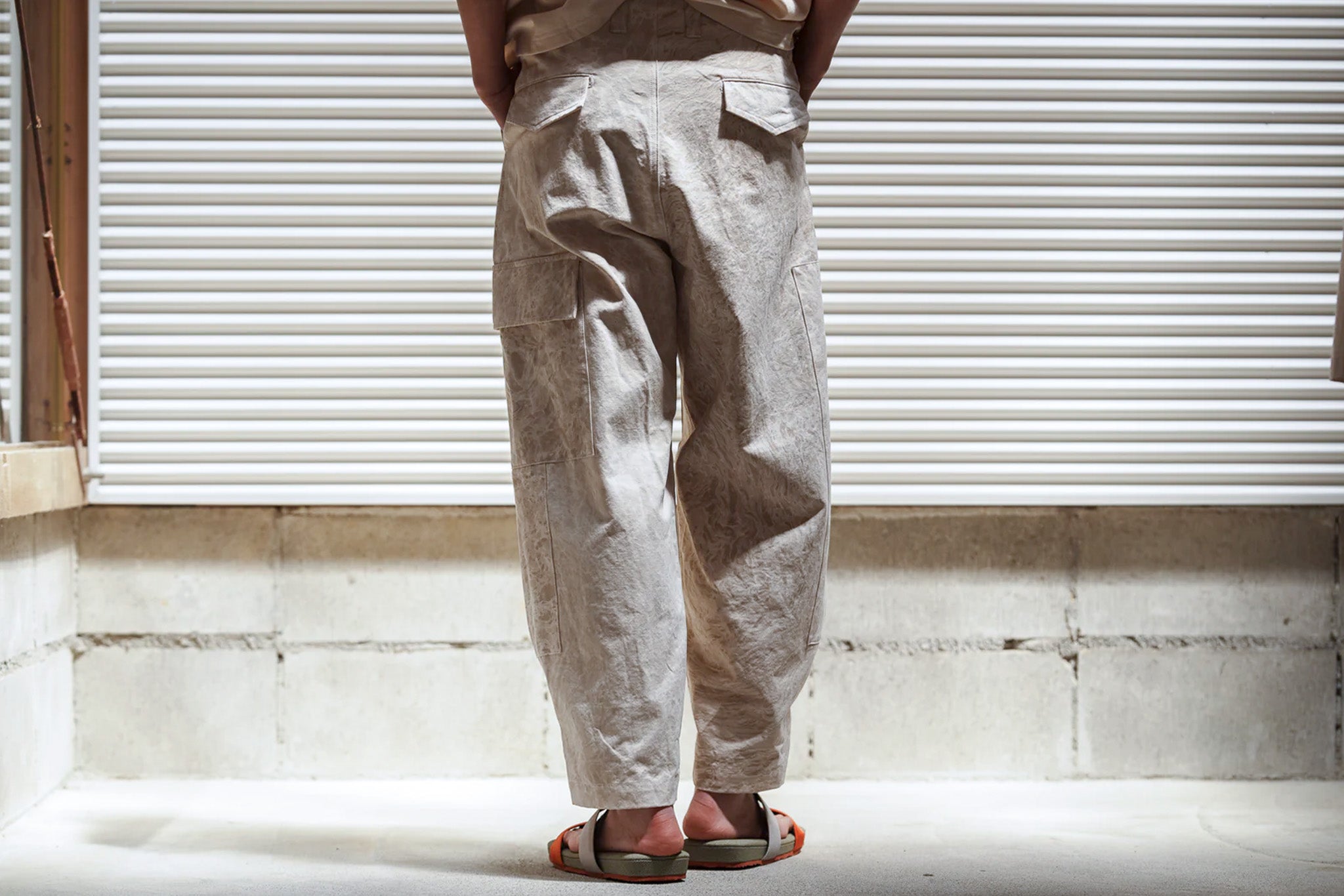 amachi. Double Knee Cargo Pants Suminagashi - Off White×White