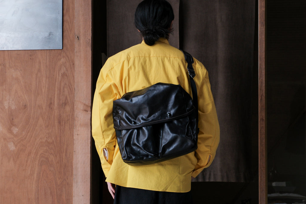 MAN-TLE  R20G4 "Mini Messenger" Black Hide