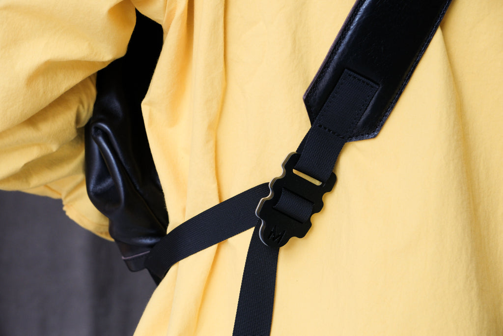 MAN-TLE  R20G4 "Mini Messenger" Black Hide