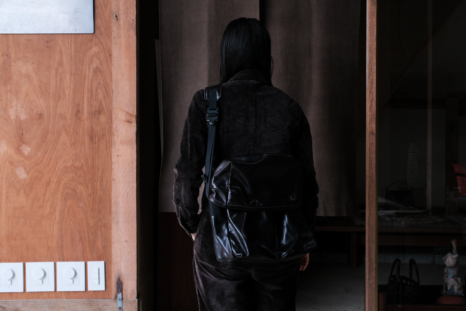 MAN-TLE  R20G4 "Mini Messenger" Black Hide