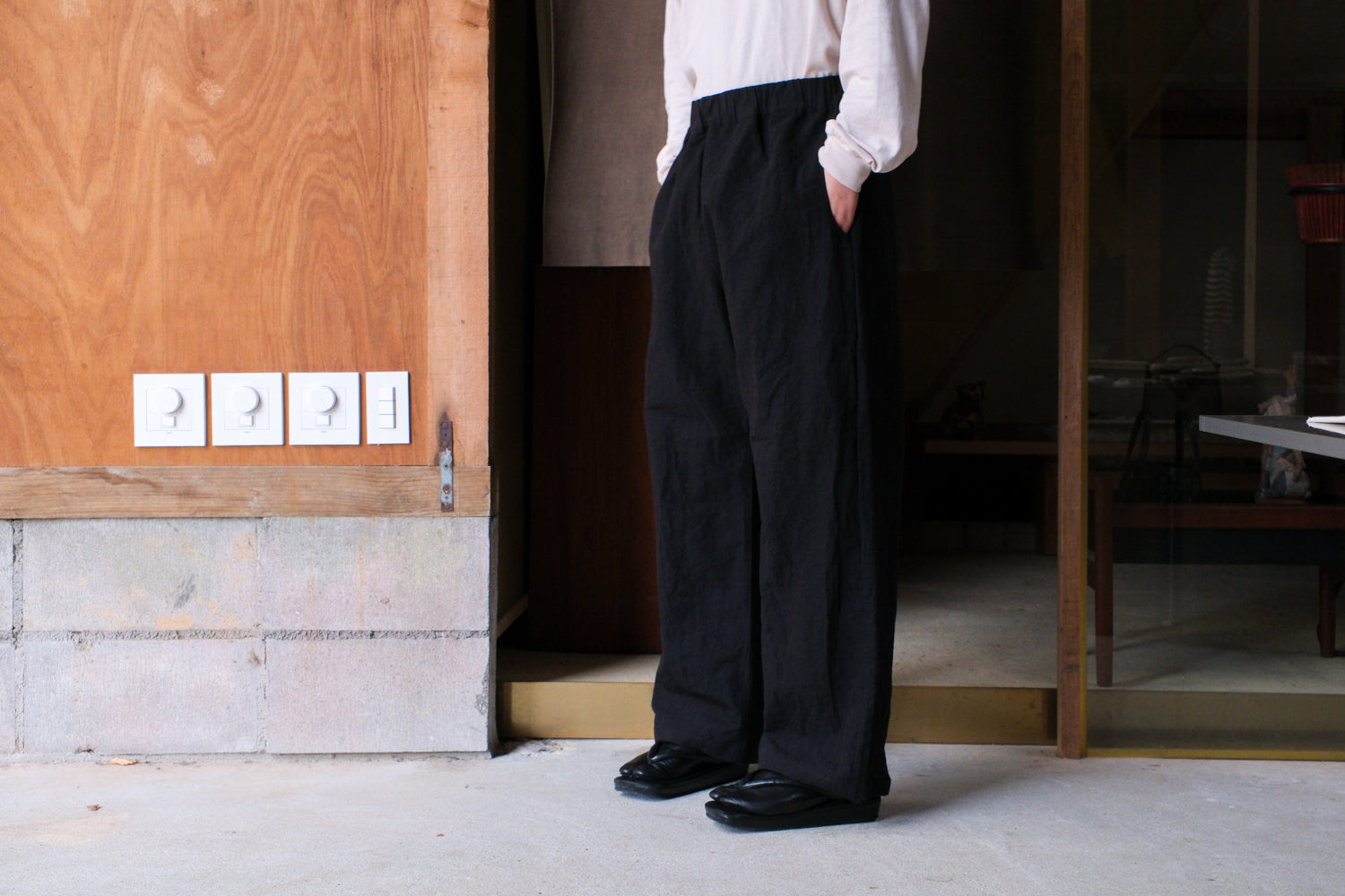 R20P5 "Solid Pants" Black Linen
