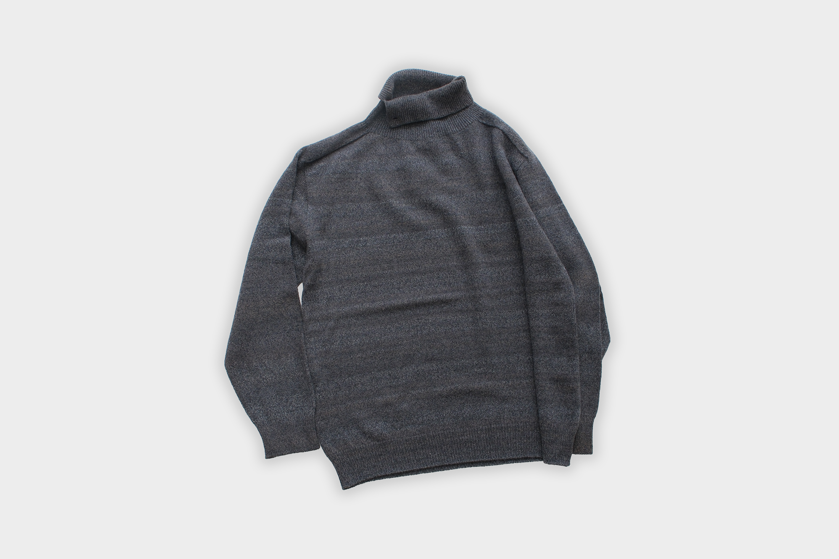 amachi.　Gradation High Neck Knit