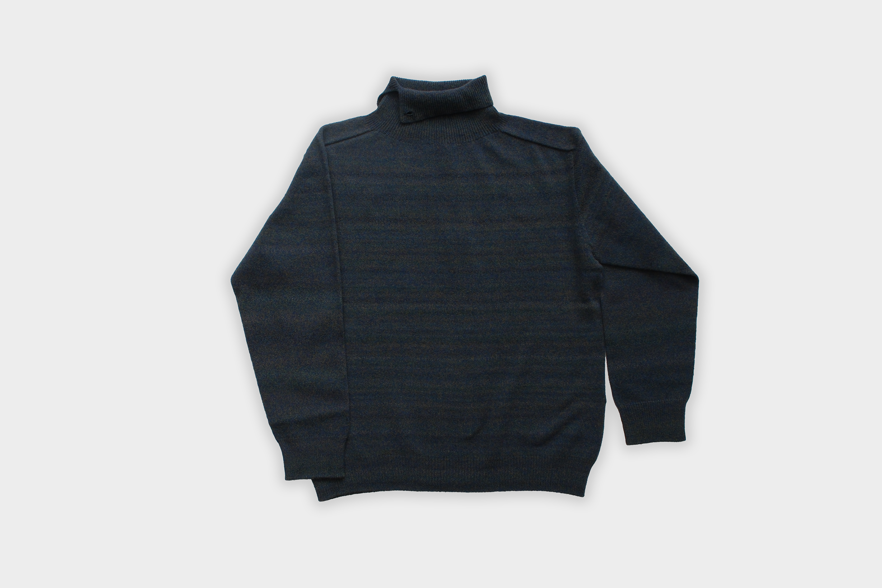 amachi.　Gradation High Neck Knit