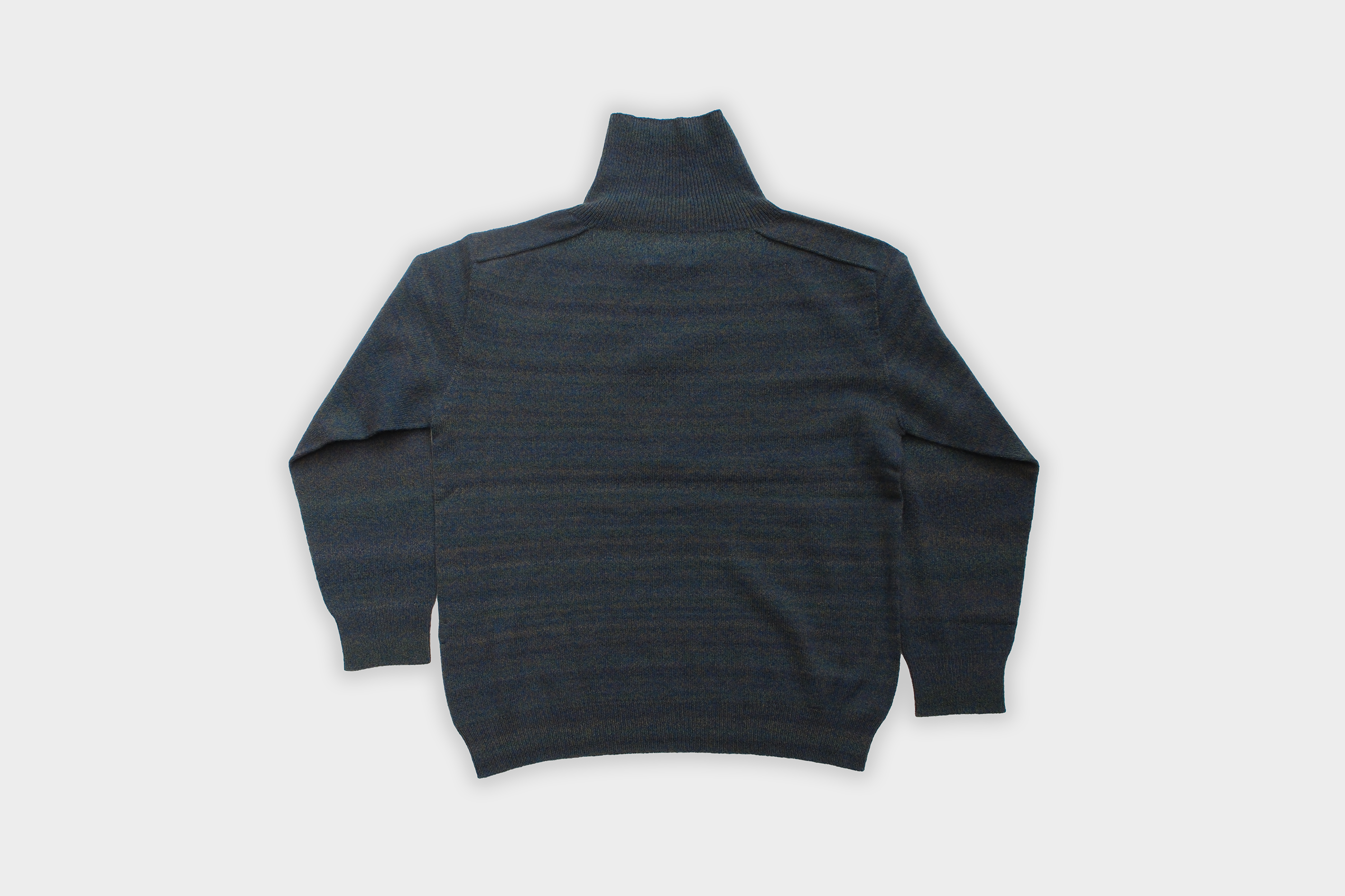 amachi.　Gradation High Neck Knit