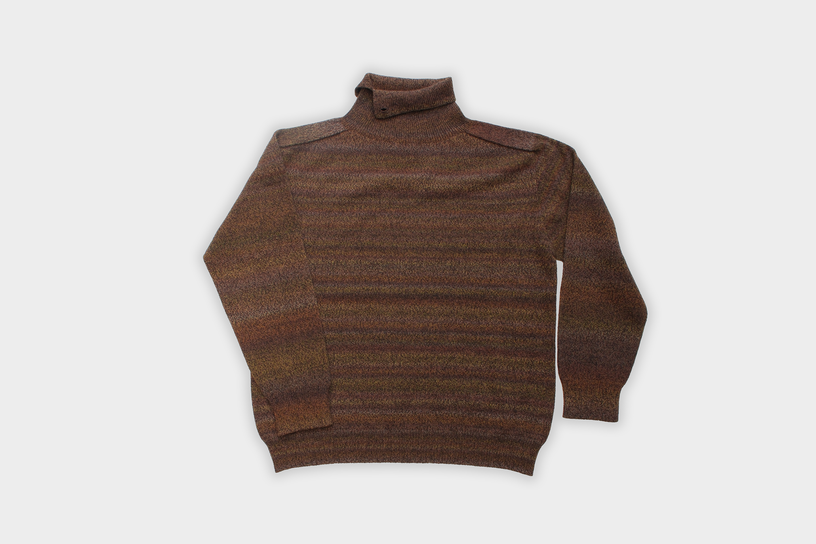 amachi.　Gradation High Neck Knit