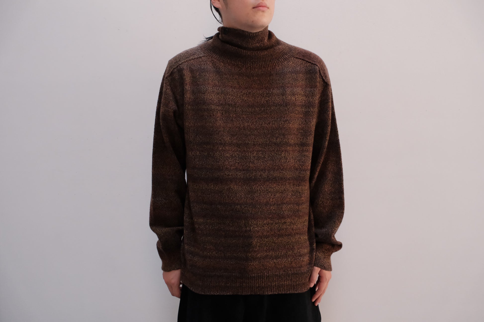 amachi.　Gradation High Neck Knit