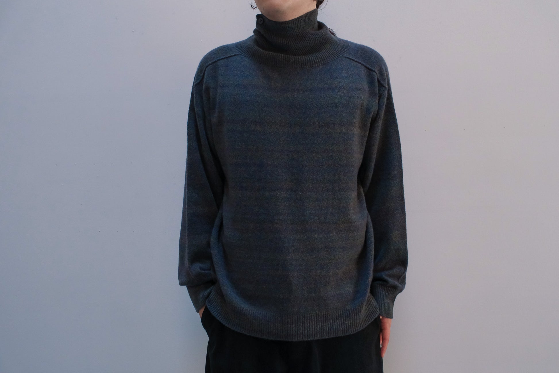 amachi.　Gradation High Neck Knit