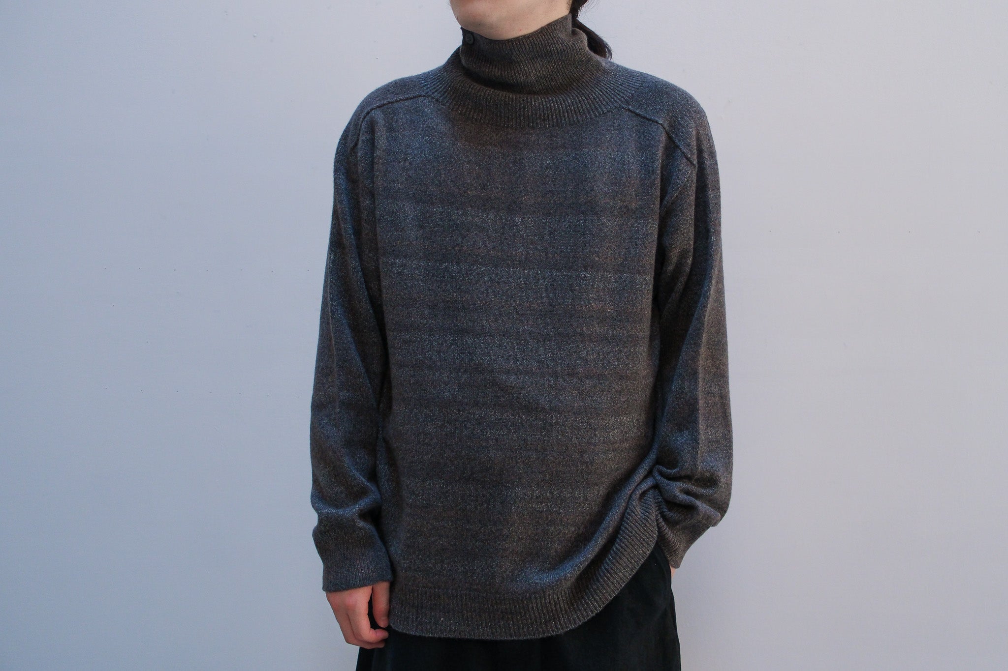 amachi.　Gradation High Neck Knit