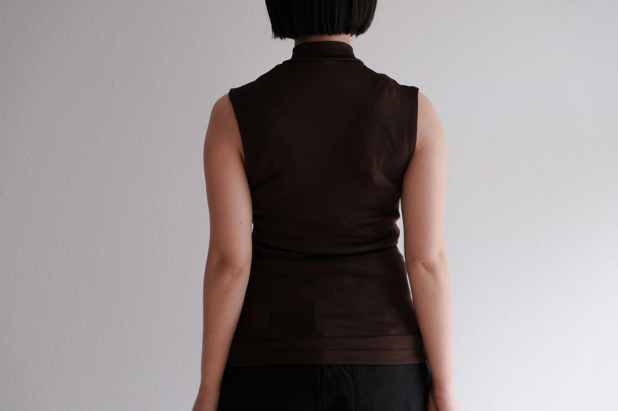 MALU　26SS COCO Sleeveless Mock Neck