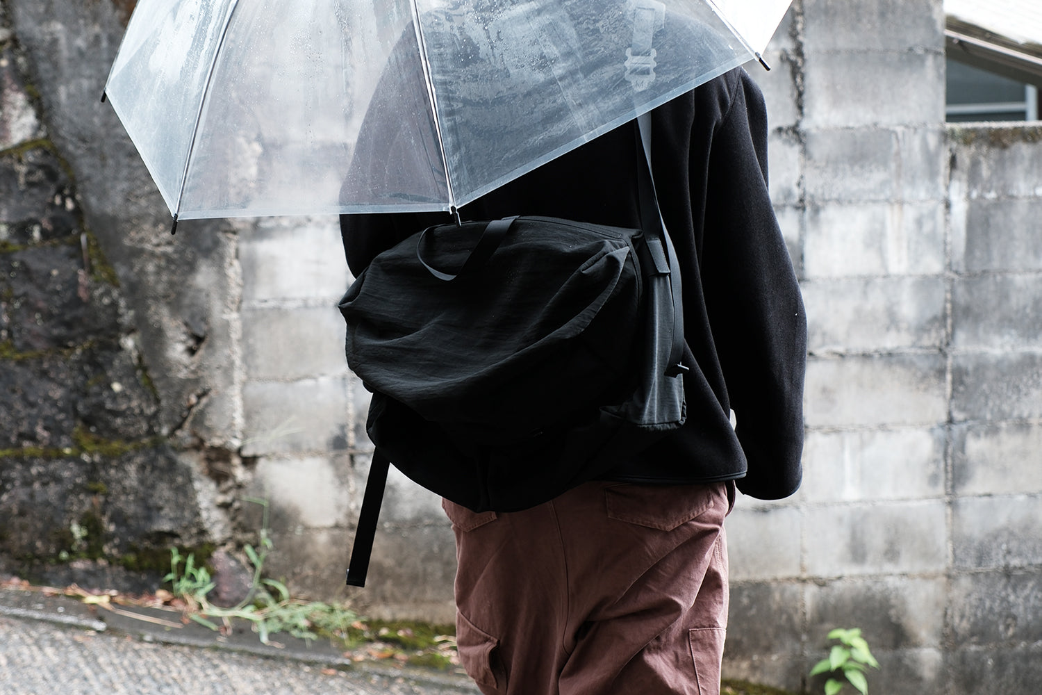 MAN-TLE GEAR R0G2 Black Nylon Messenger