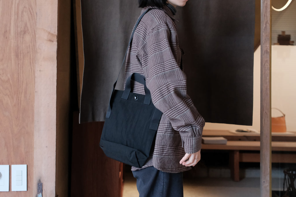 MAN-TLE　R0B1 " MINI TOTE" BLACK NYLON