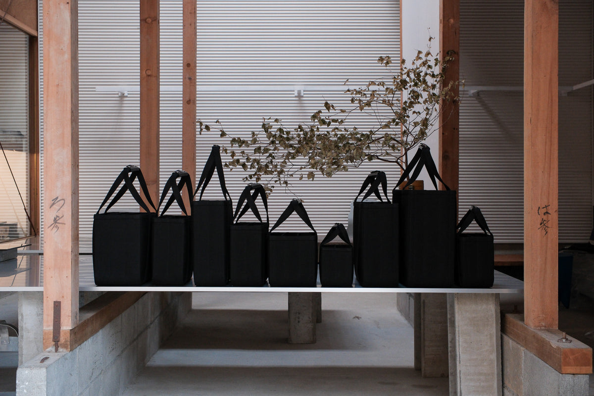 CHACOLI　Frame tote  BLK