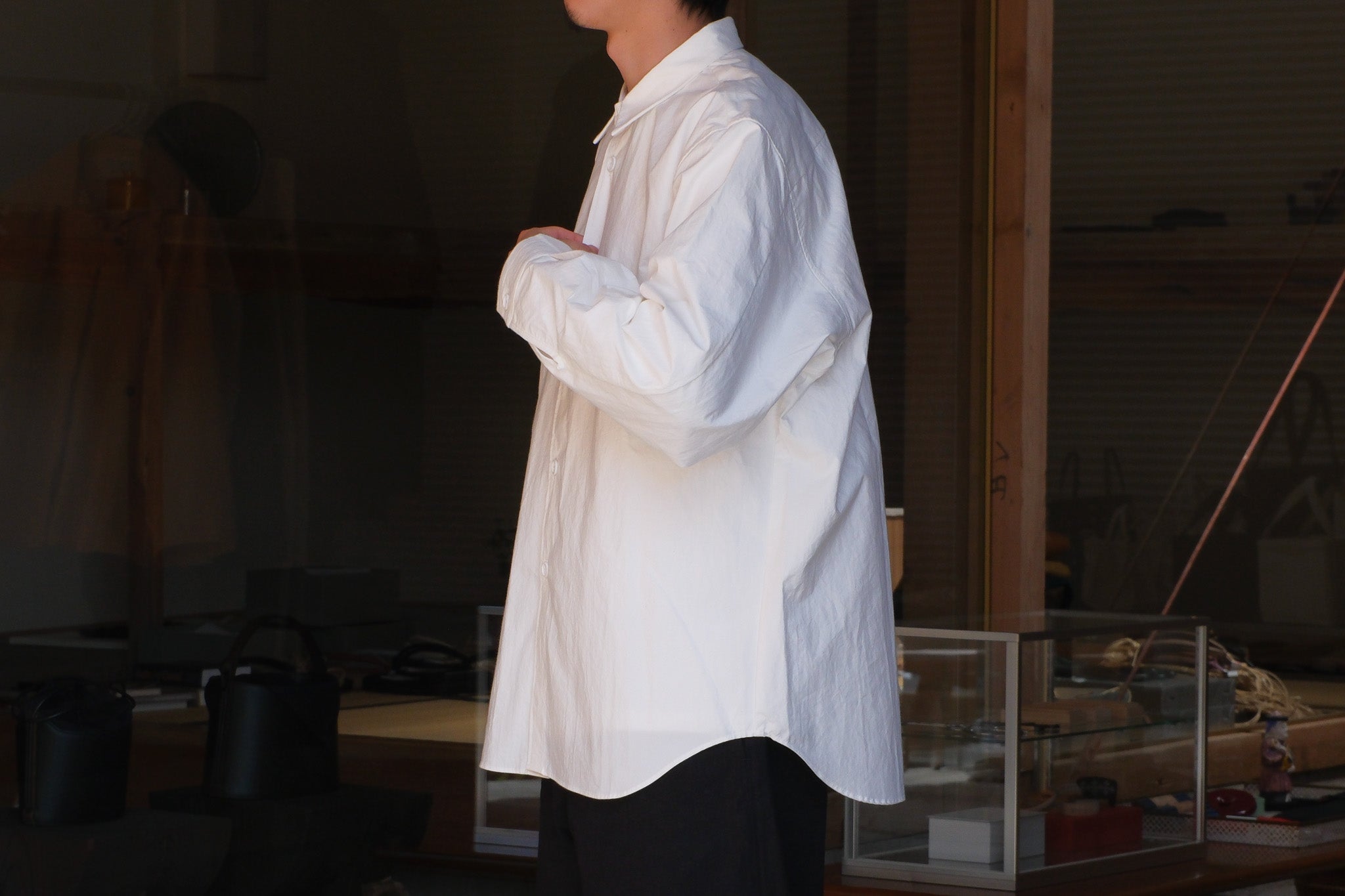 MAN-TLE SHIRT R0S8 Black Weather