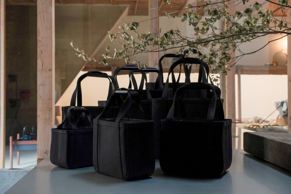 CHACOLI　Frame tote  BLK