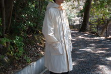 画像をギャラリービューアに読み込む, amachi. Fabric Forming Coat - Off White
