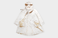 画像をギャラリービューアに読み込む, amachi. Fabric Forming Coat - Off White
