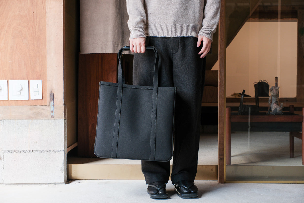 CHACOLI　Frame tote  BLK