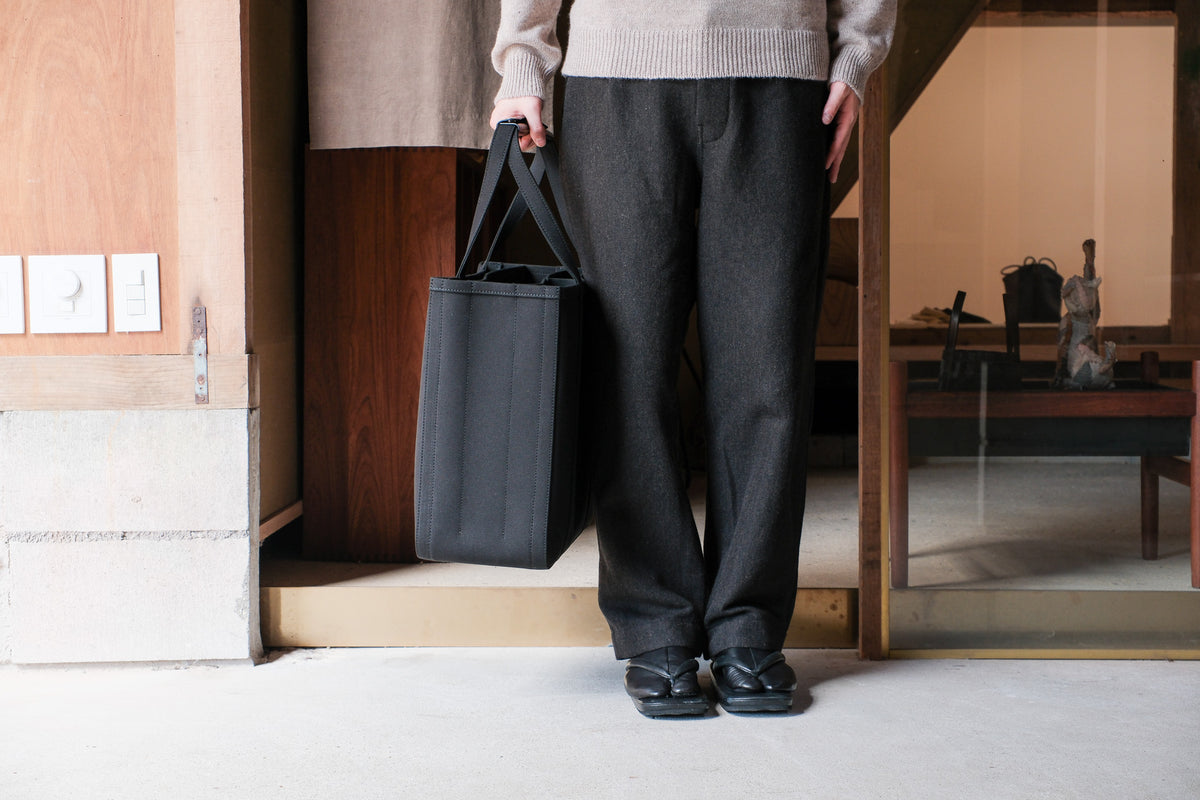 CHACOLI　Frame tote  BLK