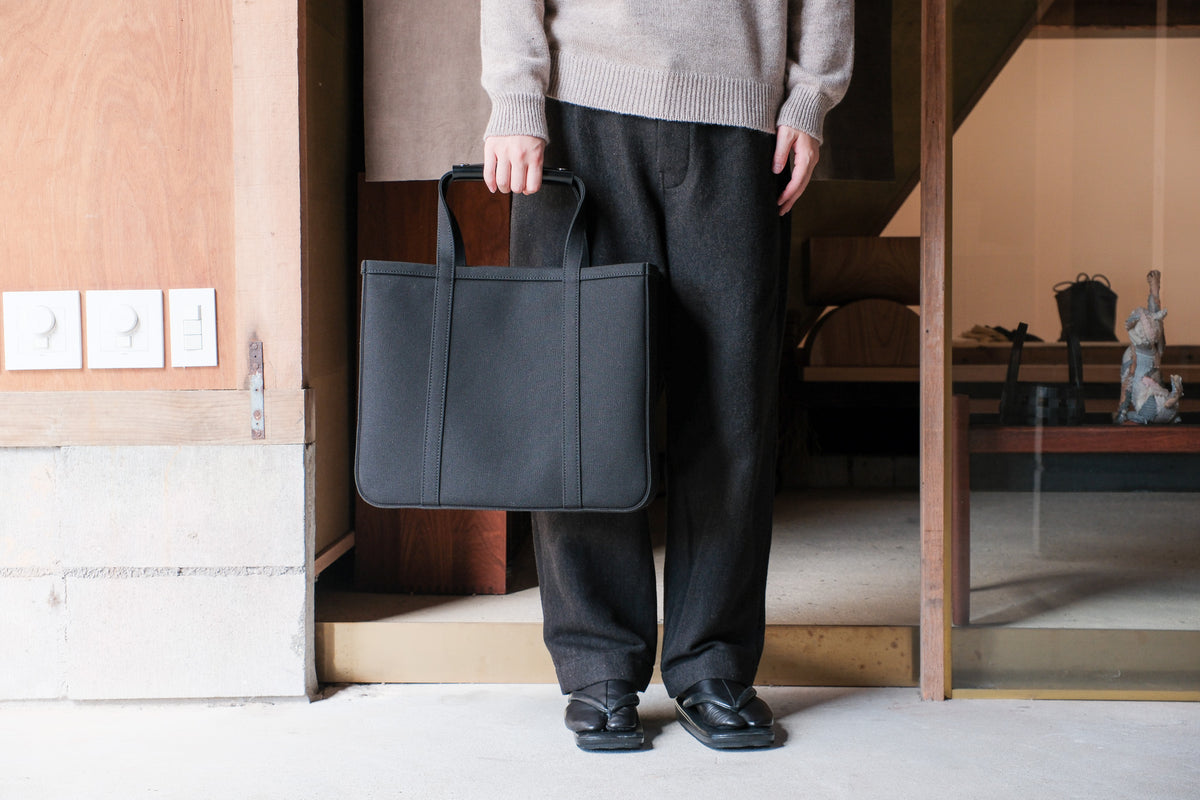 CHACOLI　Frame tote  BLK