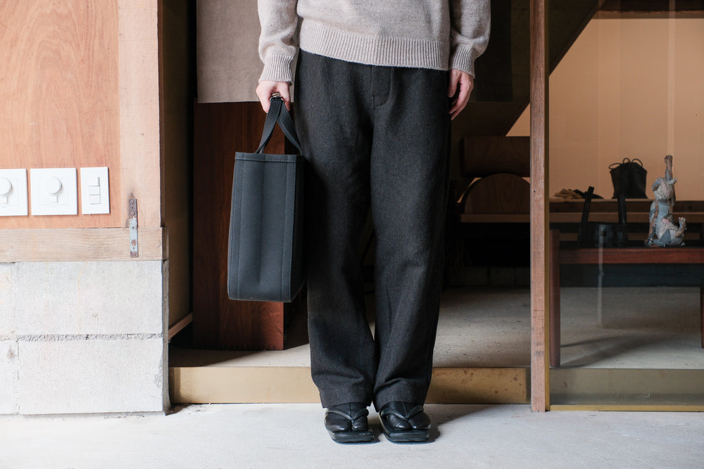 CHACOLI　Frame tote  BLK