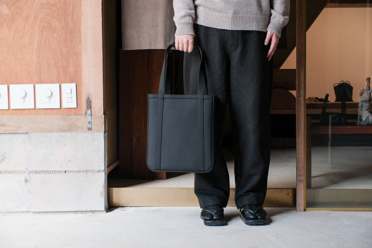 CHACOLI　Frame tote  BLK