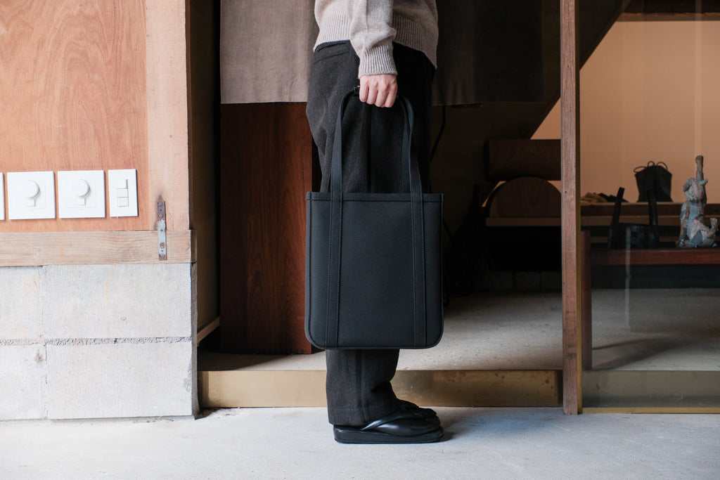 CHACOLI　Frame tote  BLK