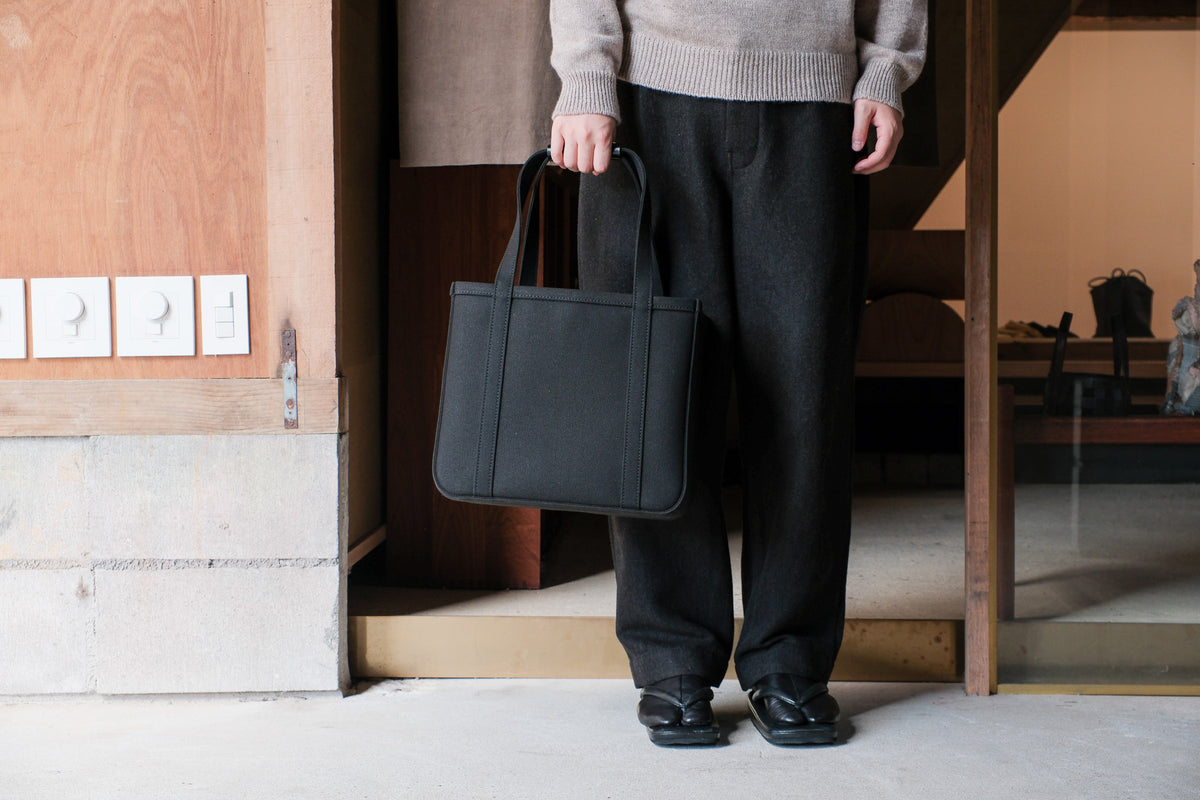 CHACOLI　Frame tote  BLK