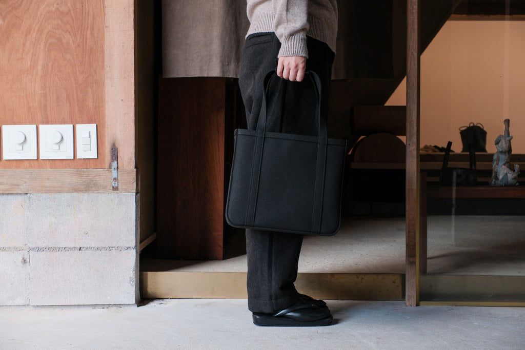 CHACOLI　Frame tote  BLK