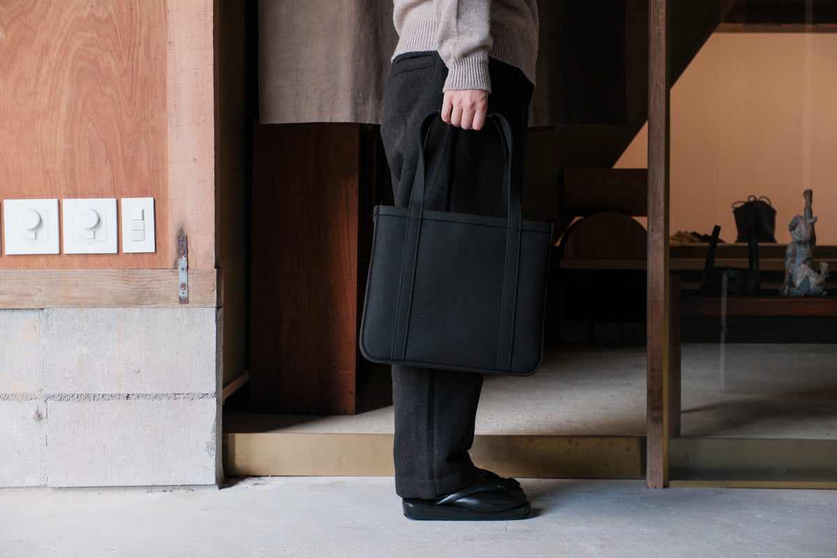 CHACOLI　Frame tote  BLK