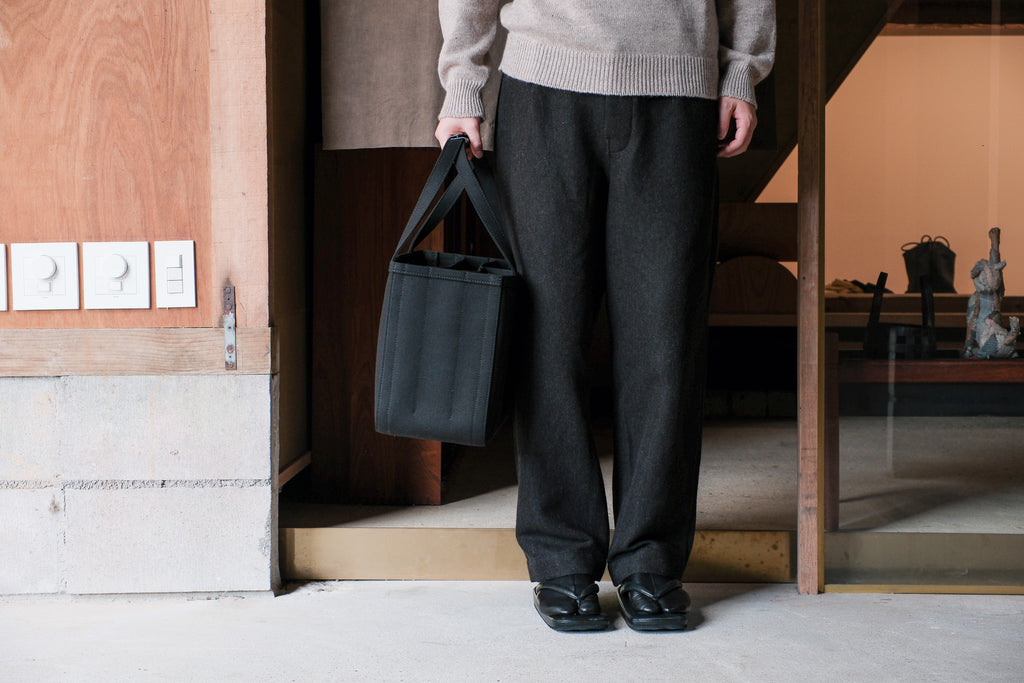CHACOLI　Frame tote  BLK