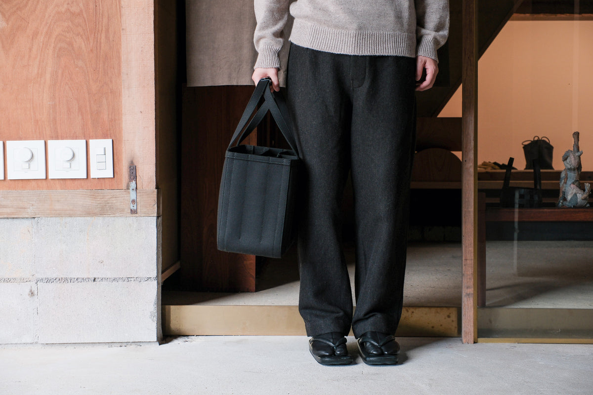 CHACOLI　Frame tote  BLK