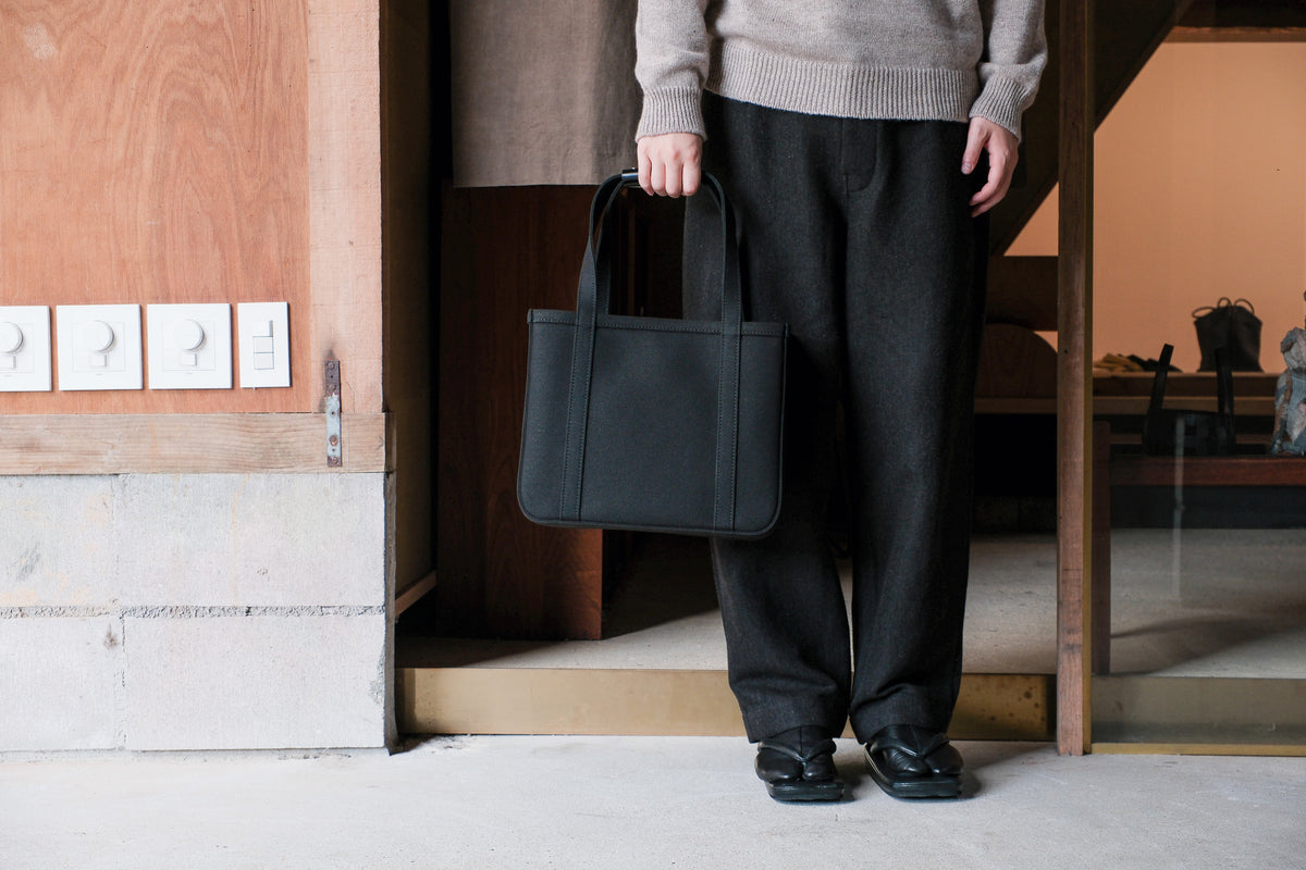 CHACOLI　Frame tote  BLK
