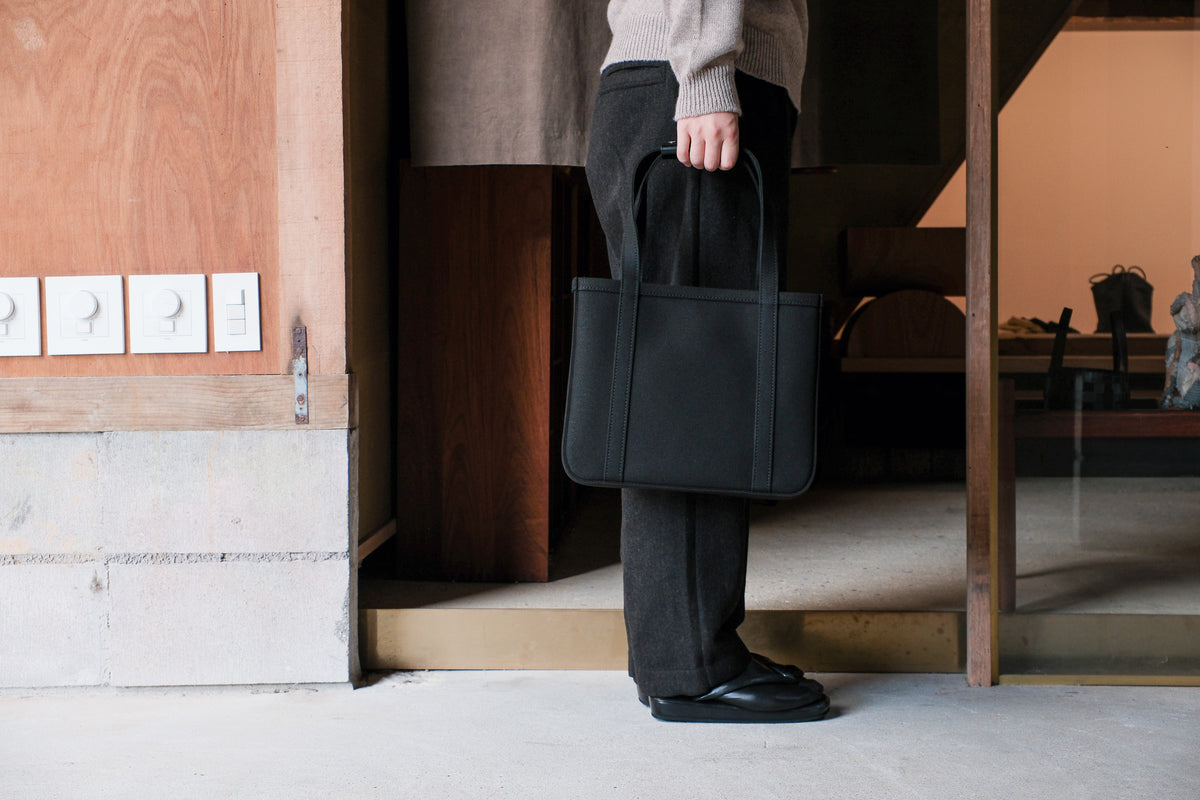 CHACOLI　Frame tote  BLK