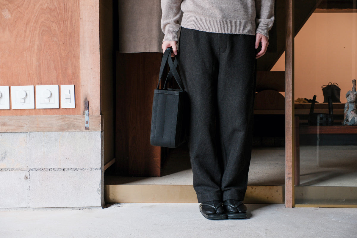 CHACOLI　Frame tote  BLK