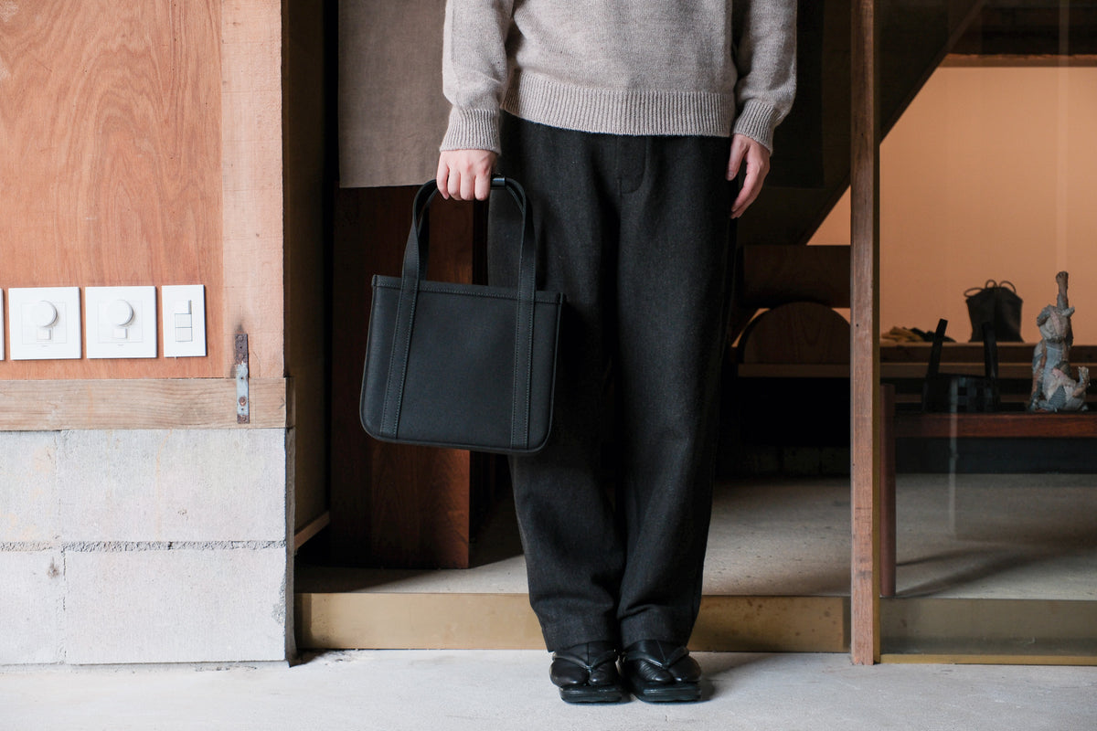 CHACOLI　Frame tote  BLK