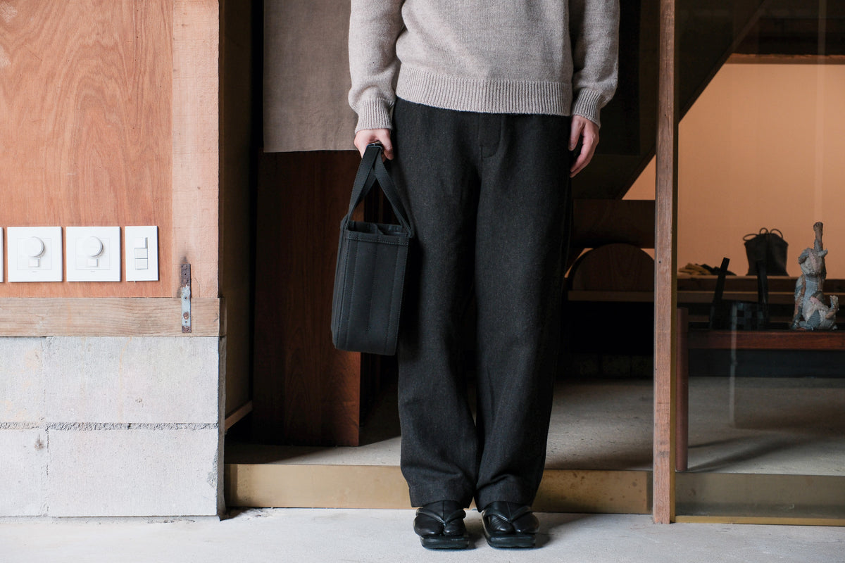 CHACOLI　Frame tote  BLK