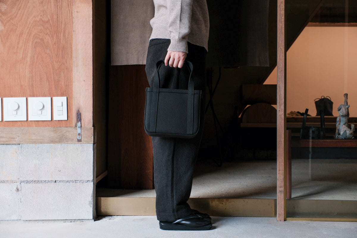 CHACOLI　Frame tote  BLK
