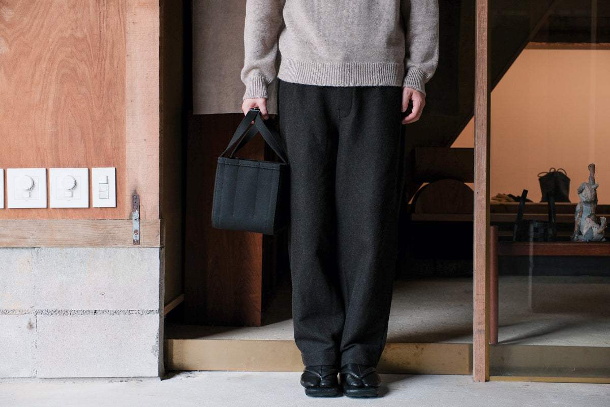 CHACOLI　Frame tote  BLK