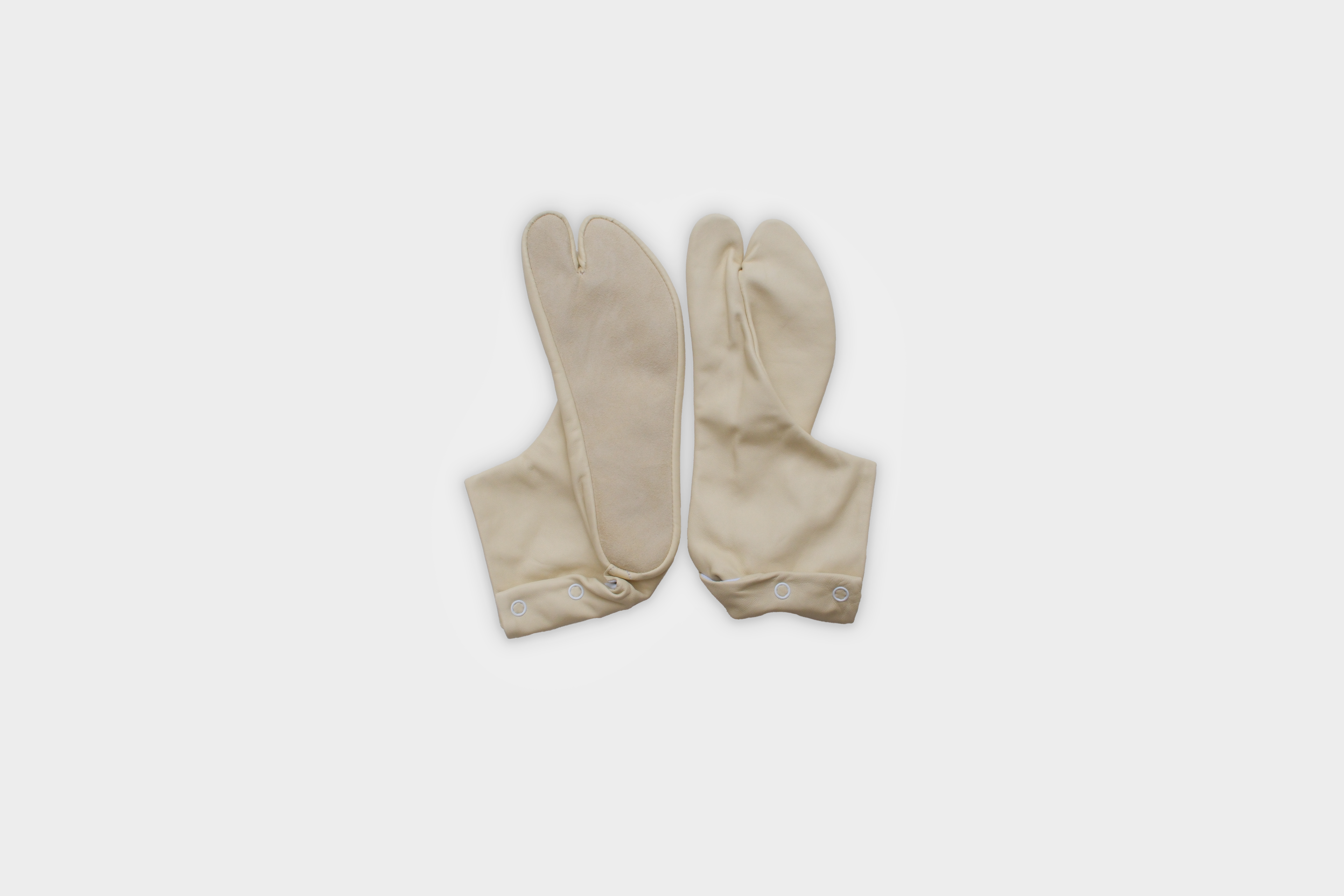 履物関づか 革足袋tanhi　Beige smooth  leather