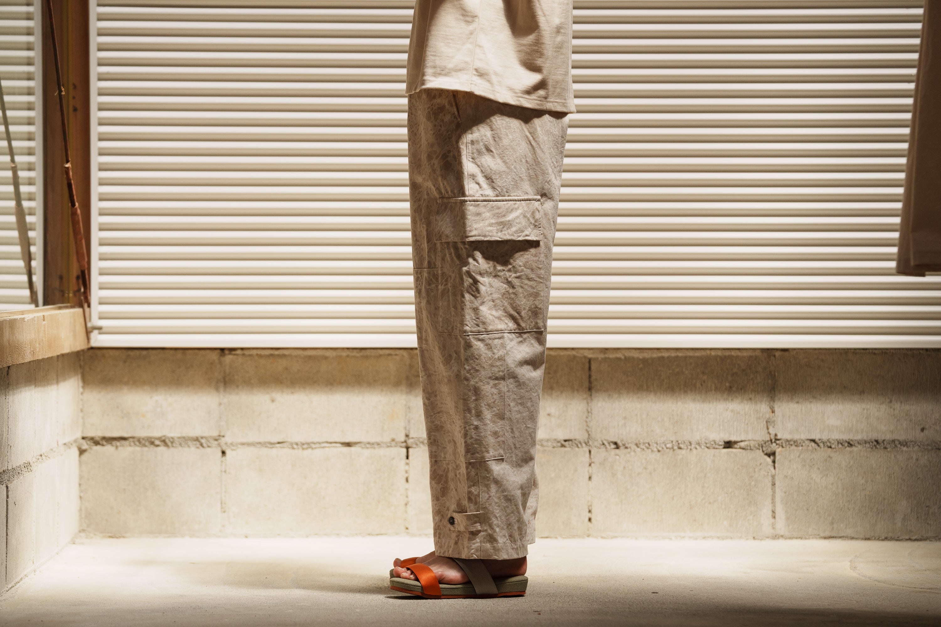 amachi. Double Knee Cargo Pants Suminagashi  - Off White×White Marble