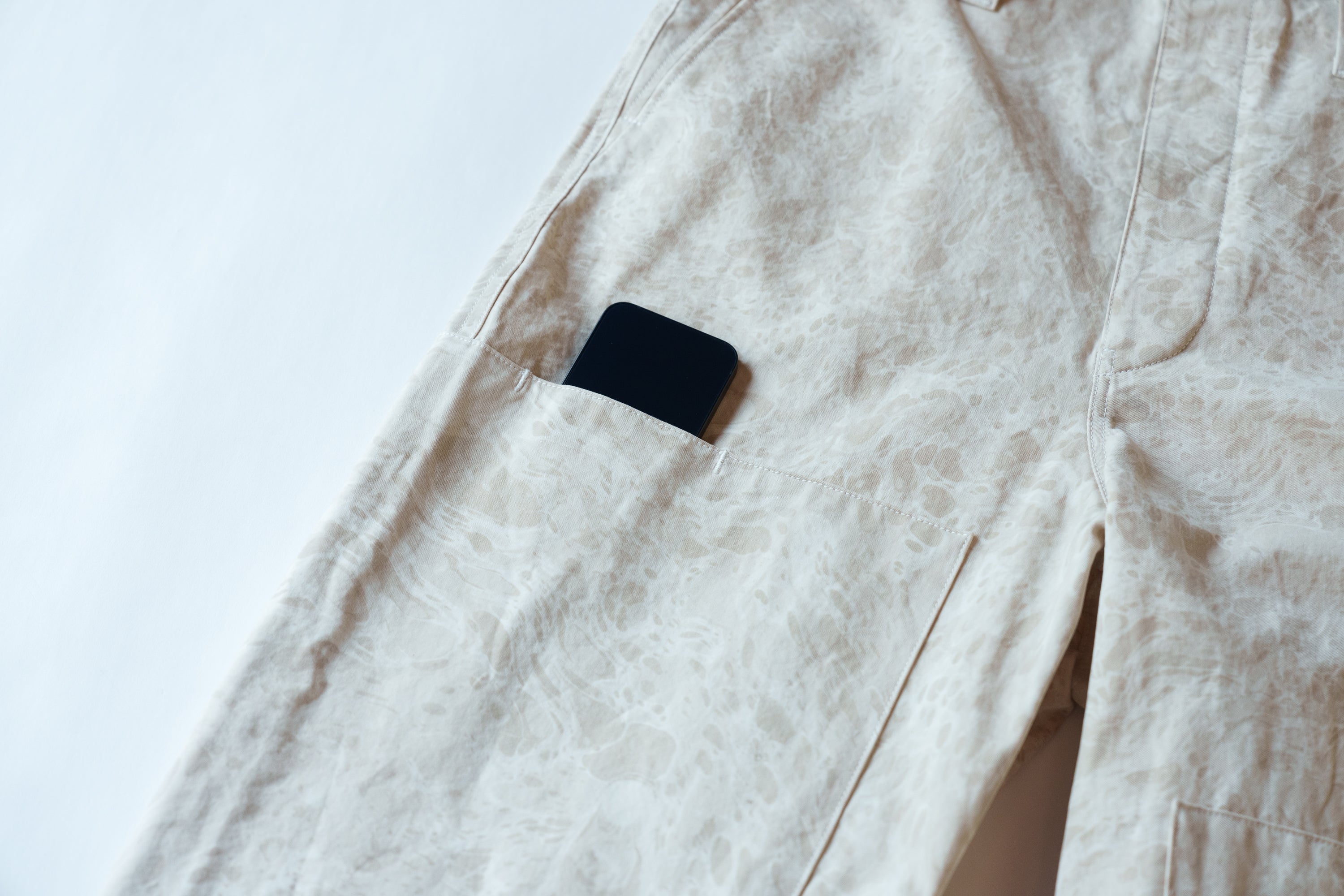 amachi. Double Knee Cargo Pants Suminagashi  - Off White×White Marble