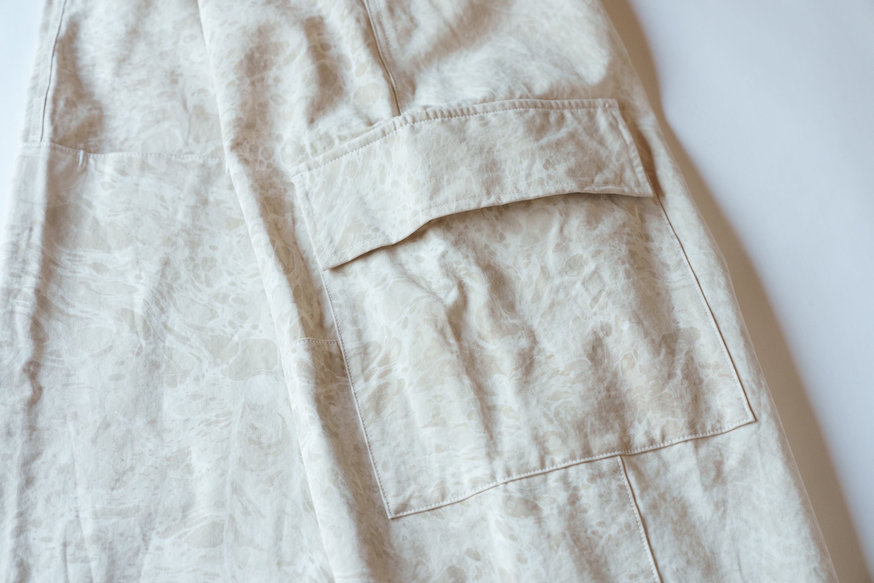 amachi. Double Knee Cargo Pants Suminagashi  - Off White×White Marble